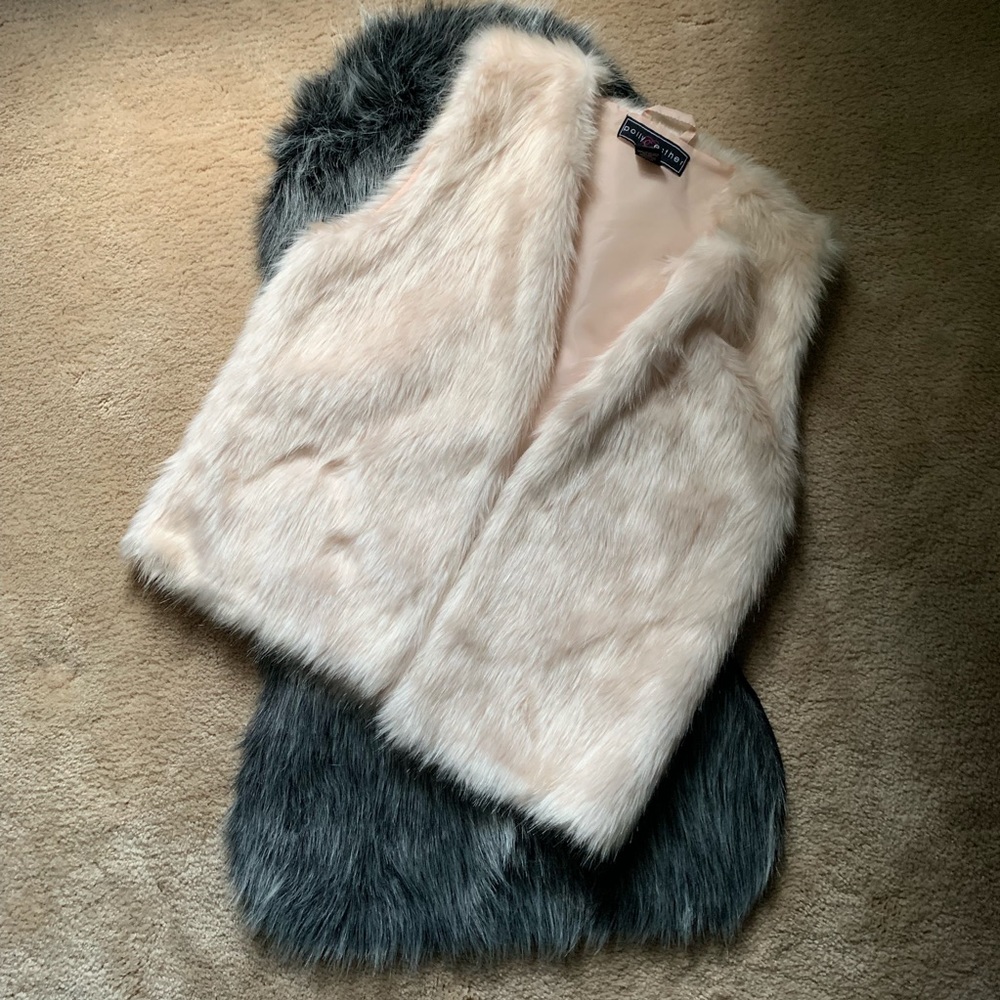 Light pink oversized faux fur vest !